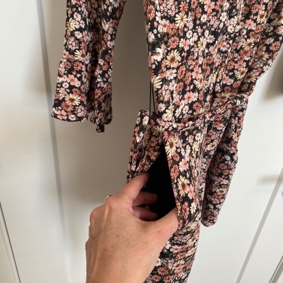 Abercrombie & Fitch Floral Romper, Medium - Picture 7 of 8